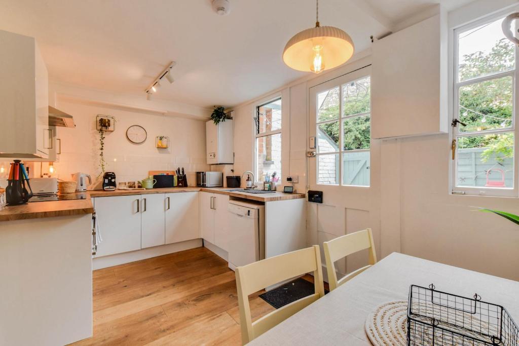 Cheerful 3 Bed Grade II Central Cottage Cirencester Kültér fotó