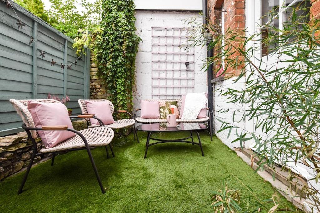 Cheerful 3 Bed Grade II Central Cottage Cirencester Kültér fotó